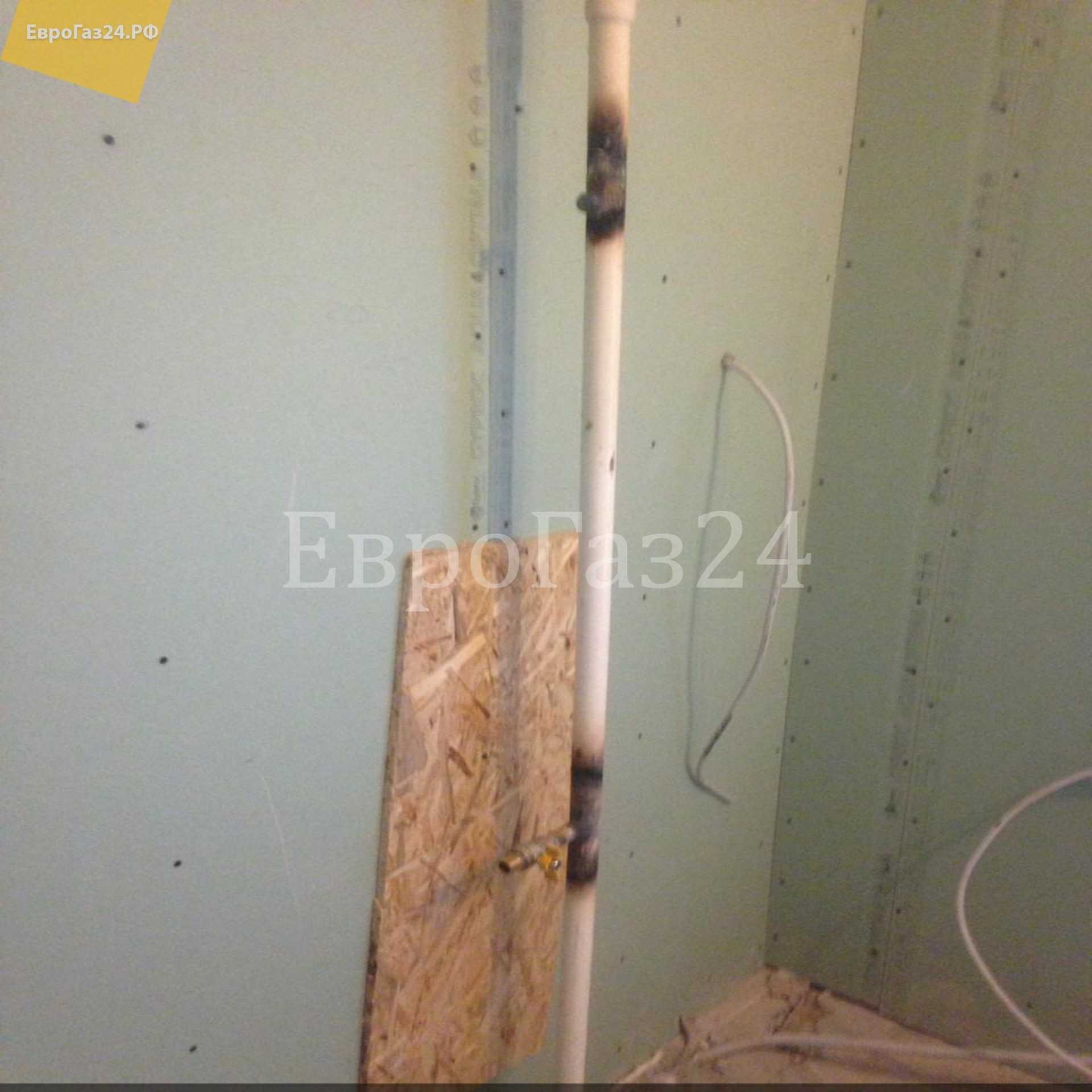 Можно ли спрятать газовую трубу под гипсокартон