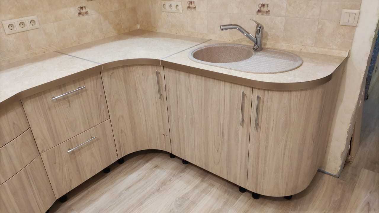 Кухни с радиусными фасадами: секреты дизайна и фото примеры