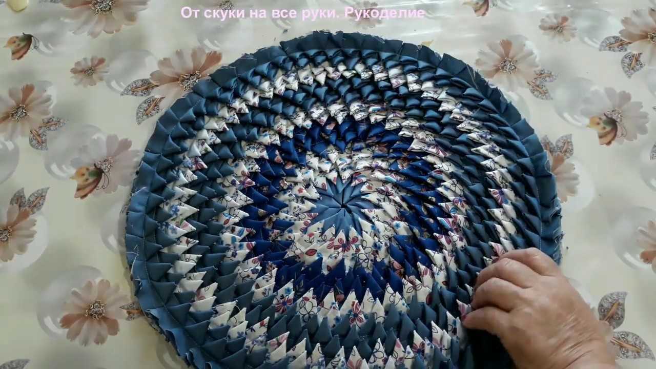 Сделать коврик из старых вещей — легко!