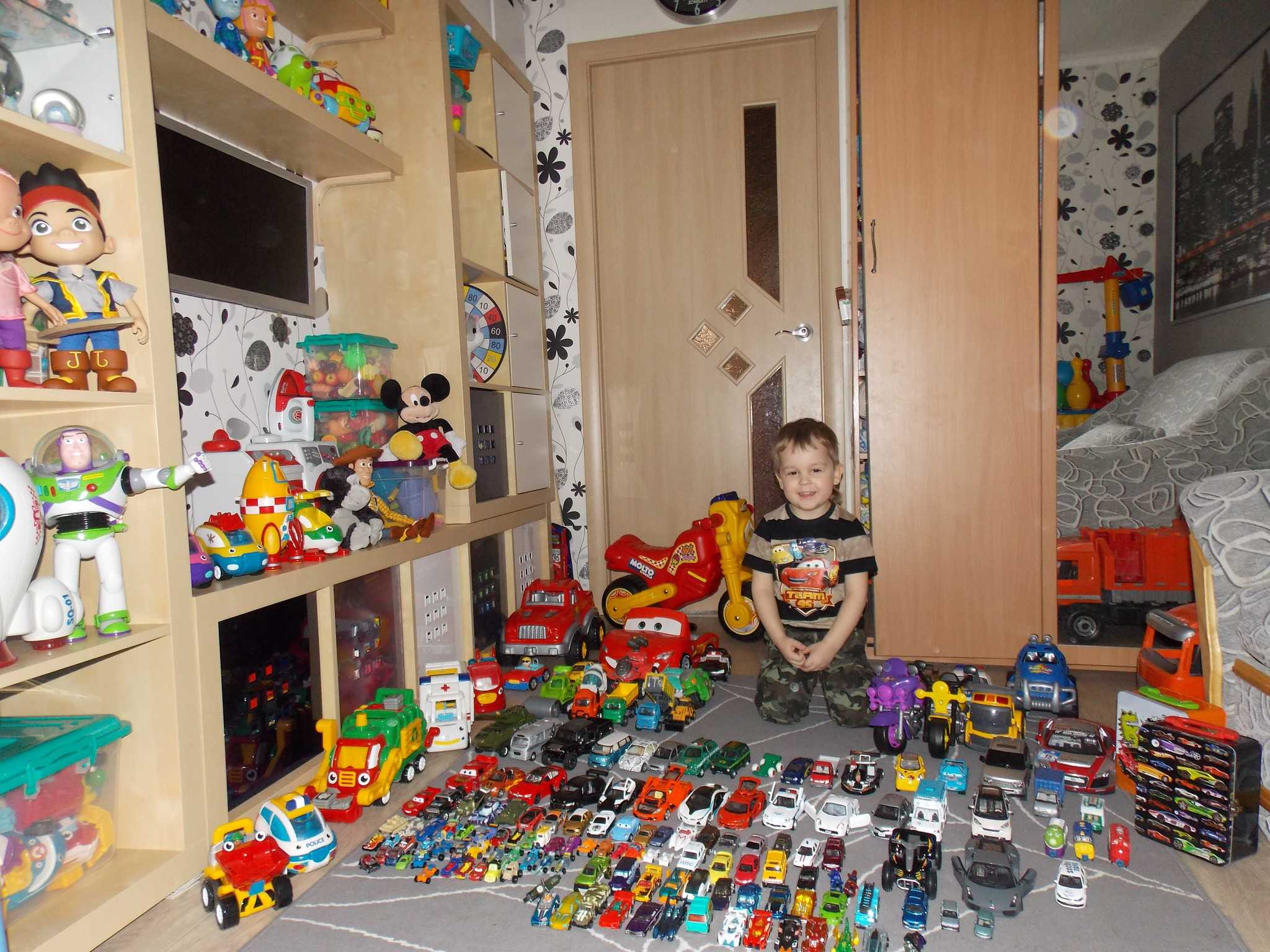 Сколько игрушек нужно ребенку: какие игрушки нужны детям разного возраста